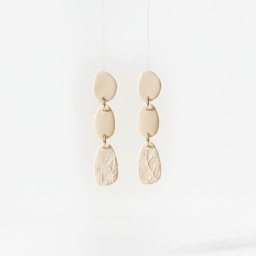 Boucle d'oreille fait main _ France _ Auvergne _ Acier inoxydable_Beige_Blanche