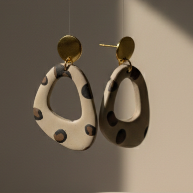 Boucle d'oreille fait main _ France _ Auvergne _ Acier inoxydable_Pendant_Leopard_Dorée